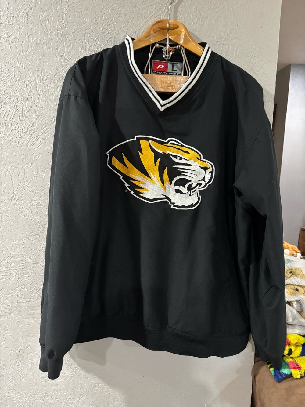 Vintage Pro Player Missouri Mizzou NFL Windbreaker Black/Gold Classic size Large